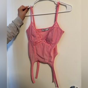 selling this cute adika top!